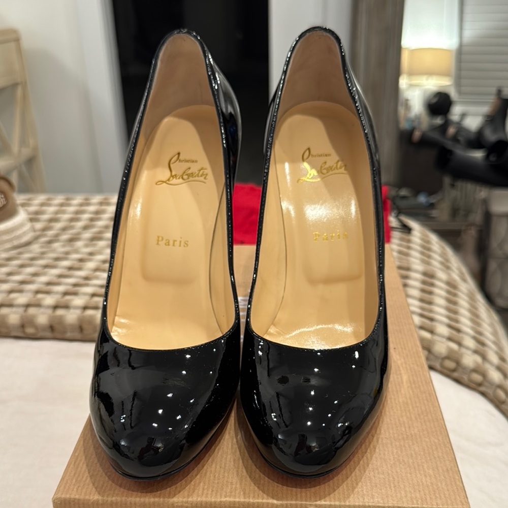Christian Louboutin 100 Simple Black High Heeled Pumps